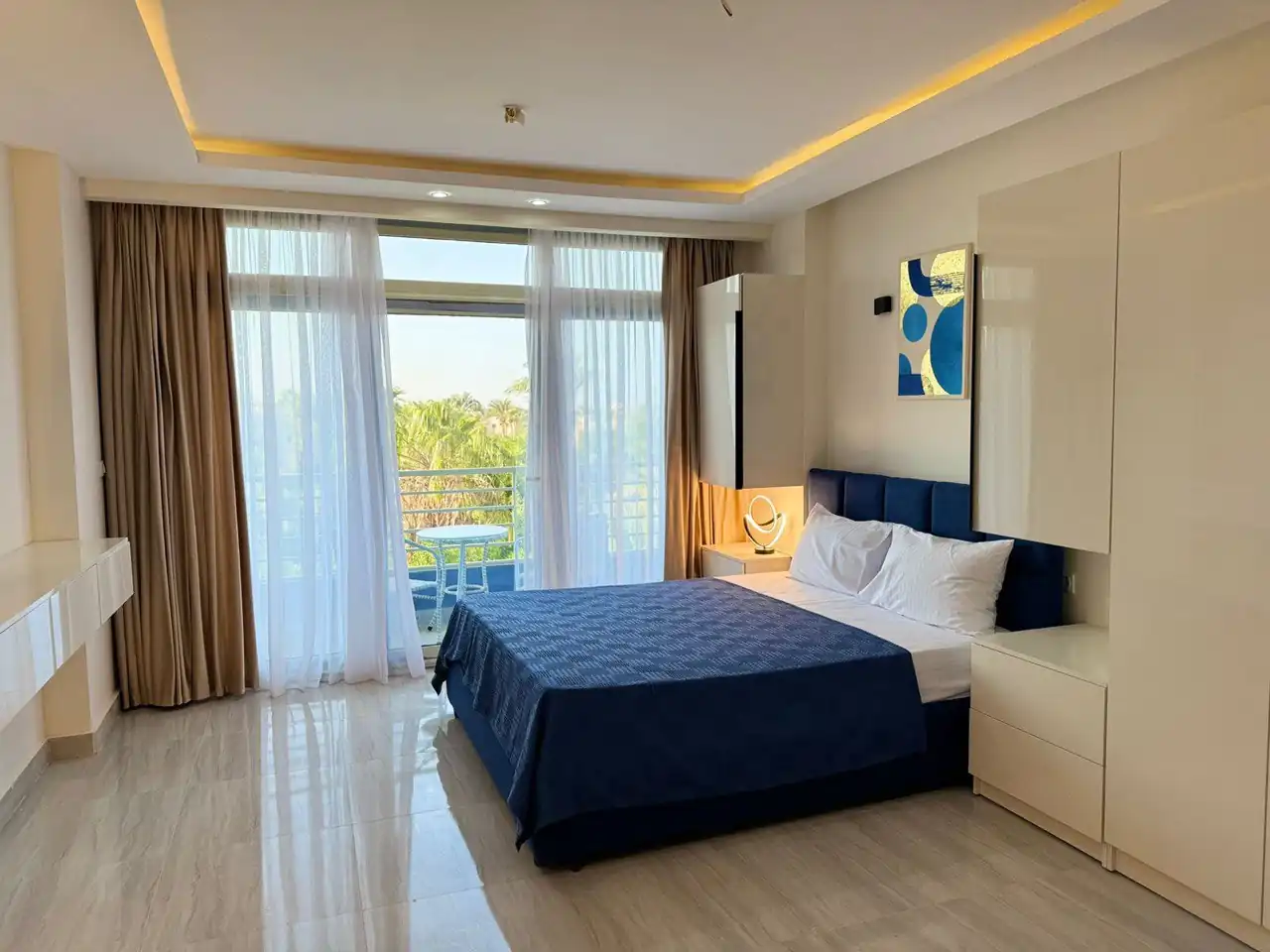 Студия с видом на сад